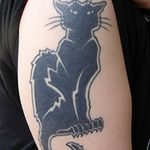 фото рисунка тату черная кошка 13.11.2018 №151 - black cat tattoo picture - tattoo-photo.ru