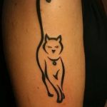 фото рисунка тату черная кошка 13.11.2018 №203 - black cat tattoo picture - tattoo-photo.ru