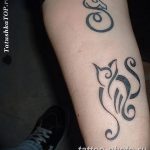 фото рисунка тату черная кошка 13.11.2018 №236 - black cat tattoo picture - tattoo-photo.ru