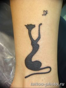 фото рисунка тату черная кошка 13.11.2018 №253 - black cat tattoo picture - tattoo-photo.ru