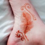 Фото Мехенди перо птицы 25.10.2018 №022 - Mehendi bird feather - tattoo-photo.ru