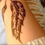 Фото Мехенди перо птицы 25.10.2018 №049 - Mehendi bird feather - tattoo-photo.ru