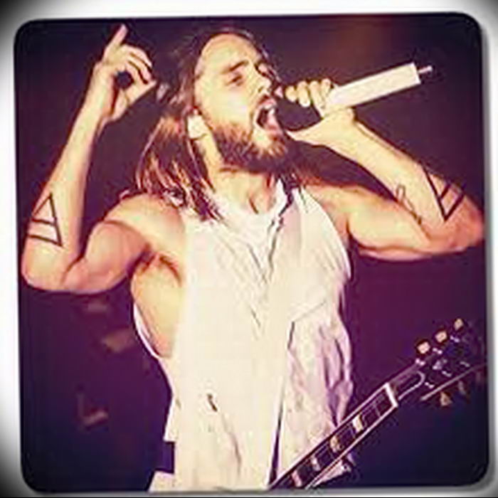 Jared leto. Avril jared leto. джаред лето возраст 2021. вокалист 30 seconds to mars. джаред лето на сцене 2014.
