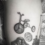 Фото рисунка тату велосипед 12.10.2018 №137 - tattoo bike - tattoo-photo.ru