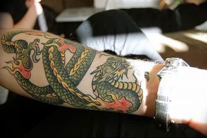 Фото рисунка тату дракон 12.10.2018 №301 - dragon tattoo - tattoo-photo.ru