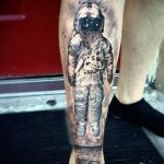 Фото рисунка тату космонавт 31.10.2018 №089 - cosmonaut tattoo - tattoo-photo.ru