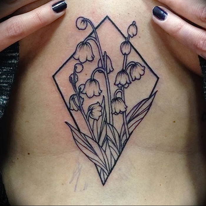 Фото рисунка тату ландыш 12.10.2018 №008 - tattoo lily of the valley - tattoo-photo.ru