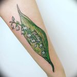 Фото рисунка тату ландыш 12.10.2018 №056 - tattoo lily of the valley - tattoo-photo.ru