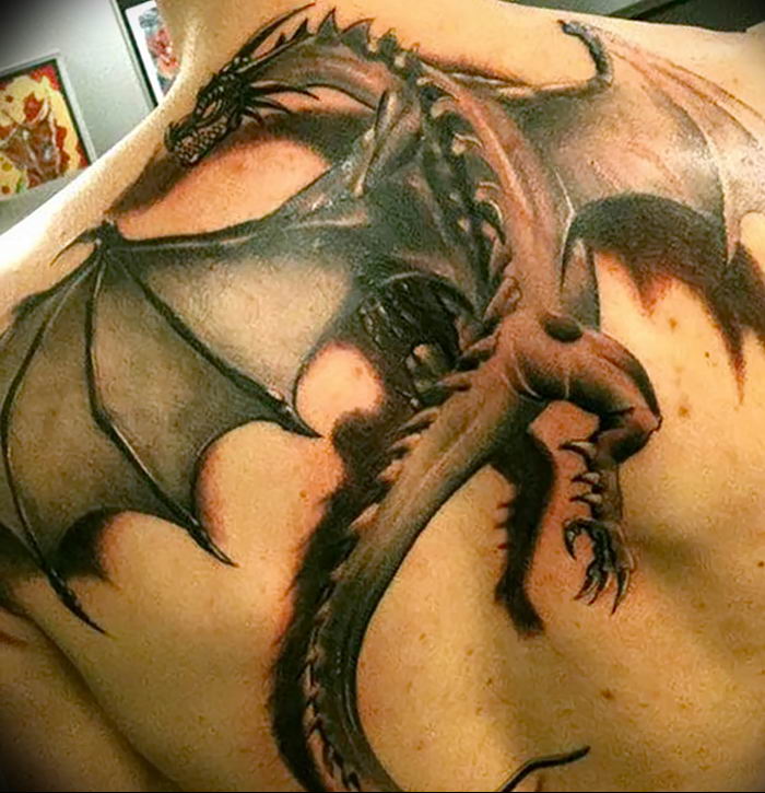 Крылья дракона на спине