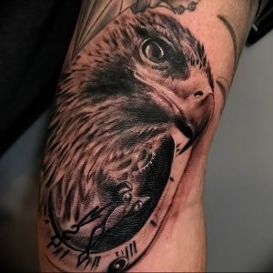 Фото тату беркут 10.10.2018 №031 - tattoo eagle - tattoo-photo.ru