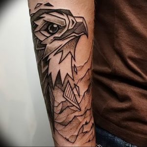 Фото тату беркут 10.10.2018 №032 - tattoo eagle - tattoo-photo.ru