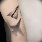 Фото тату бумажный самолетик 09.10.2018 №074 - tattoo paper airplane - tattoo-photo.ru