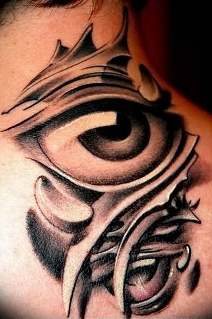 Татуировки на глазах у мужчин