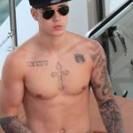 Фото Тату Джастина Бибера 26.10.2018 №094 - photo Justin Bieber tattoo - tattoo-photo.ru