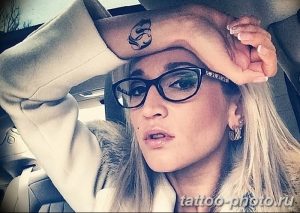 Фото Тату Ольги Бузовой 26.10.2018 №010 - photo Tattoo Olga Buzovoy - tattoo-photo.ru