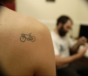 Фото рисунка тату велосипед 12.10.2018 №069 - tattoo bike - tattoo-photo.ru