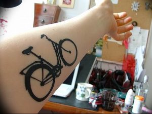 Фото рисунка тату велосипед 12.10.2018 №117 - tattoo bike - tattoo-photo.ru