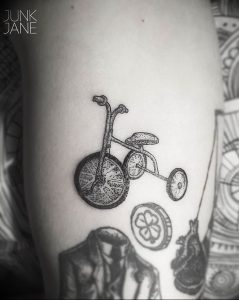 Фото рисунка тату велосипед 12.10.2018 №137 - tattoo bike - tattoo-photo.ru