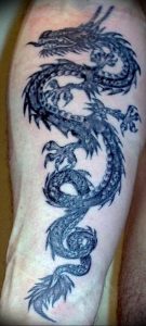 Фото рисунка тату дракон 12.10.2018 №040 - dragon tattoo - tattoo-photo.ru