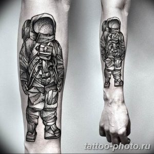 Фото рисунка тату космонавт 31.10.2018 №016 - cosmonaut tattoo - tattoo-photo.ru