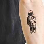 Фото рисунка тату космонавт 31.10.2018 №026 - cosmonaut tattoo - tattoo-photo.ru