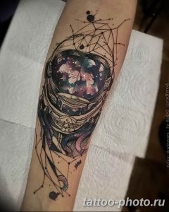 Фото рисунка тату космонавт 31.10.2018 №027 - cosmonaut tattoo - tattoo-photo.ru
