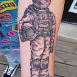 Фото рисунка тату космонавт 31.10.2018 №030 - cosmonaut tattoo - tattoo-photo.ru