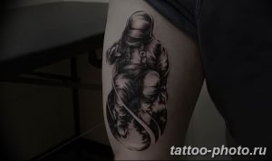 Фото рисунка тату космонавт 31.10.2018 №040 - cosmonaut tattoo - tattoo-photo.ru