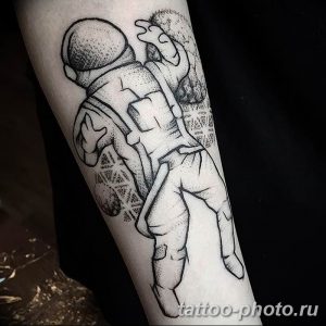 Фото рисунка тату космонавт 31.10.2018 №048 - cosmonaut tattoo - tattoo-photo.ru