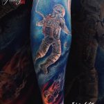 Фото рисунка тату космонавт 31.10.2018 №056 - cosmonaut tattoo - tattoo-photo.ru