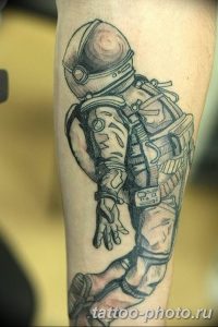 Фото рисунка тату космонавт 31.10.2018 №057 - cosmonaut tattoo - tattoo-photo.ru
