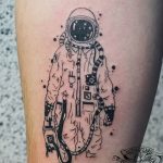 Фото рисунка тату космонавт 31.10.2018 №096 - cosmonaut tattoo - tattoo-photo.ru