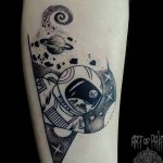 Фото рисунка тату космонавт 31.10.2018 №105 - cosmonaut tattoo - tattoo-photo.ru