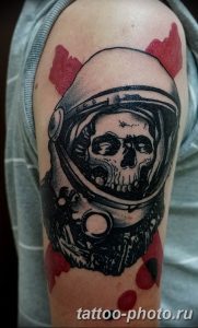 Фото рисунка тату космонавт 31.10.2018 №106 - cosmonaut tattoo - tattoo-photo.ru
