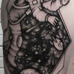 Фото рисунка тату космонавт 31.10.2018 №115 - cosmonaut tattoo - tattoo-photo.ru