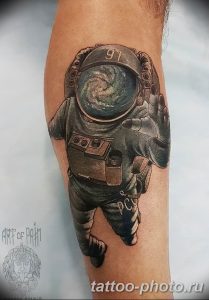 Фото рисунка тату космонавт 31.10.2018 №127 - cosmonaut tattoo - tattoo-photo.ru