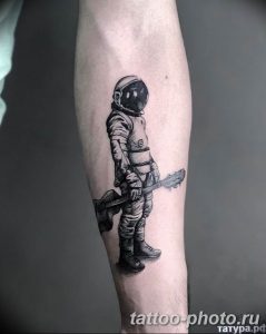 Фото рисунка тату космонавт 31.10.2018 №134 - cosmonaut tattoo - tattoo-photo.ru