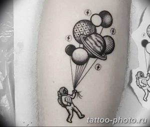Фото рисунка тату космонавт 31.10.2018 №142 - cosmonaut tattoo - tattoo-photo.ru