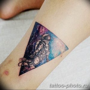 Фото рисунка тату космонавт 31.10.2018 №147 - cosmonaut tattoo - tattoo-photo.ru