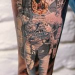 Фото рисунка тату космонавт 31.10.2018 №154 - cosmonaut tattoo - tattoo-photo.ru