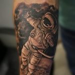 Фото рисунка тату космонавт 31.10.2018 №161 - cosmonaut tattoo - tattoo-photo.ru