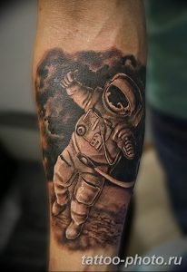 Фото рисунка тату космонавт 31.10.2018 №161 - cosmonaut tattoo - tattoo-photo.ru