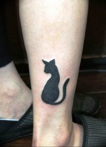 Фото рисунка тату кошка 09.10.2018 №009 - cat tattoo - tattoo-photo.ru
