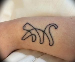 Фото рисунка тату кошка 09.10.2018 №016 - cat tattoo - tattoo-photo.ru