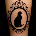 Фото рисунка тату кошка 09.10.2018 №067 - cat tattoo - tattoo-photo.ru