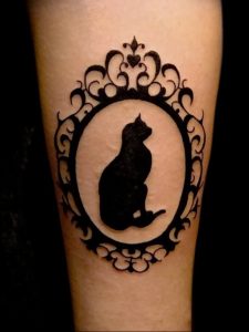 Фото рисунка тату кошка 09.10.2018 №067 - cat tattoo - tattoo-photo.ru
