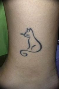 Фото рисунка тату кошка 09.10.2018 №091 - cat tattoo - tattoo-photo.ru