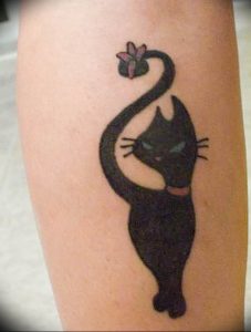 Фото рисунка тату кошка 09.10.2018 №130 - cat tattoo - tattoo-photo.ru