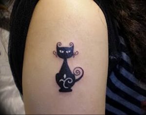 Фото рисунка тату кошка 09.10.2018 №165 - cat tattoo - tattoo-photo.ru