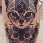 Фото рисунка тату кошка 09.10.2018 №182 - cat tattoo - tattoo-photo.ru